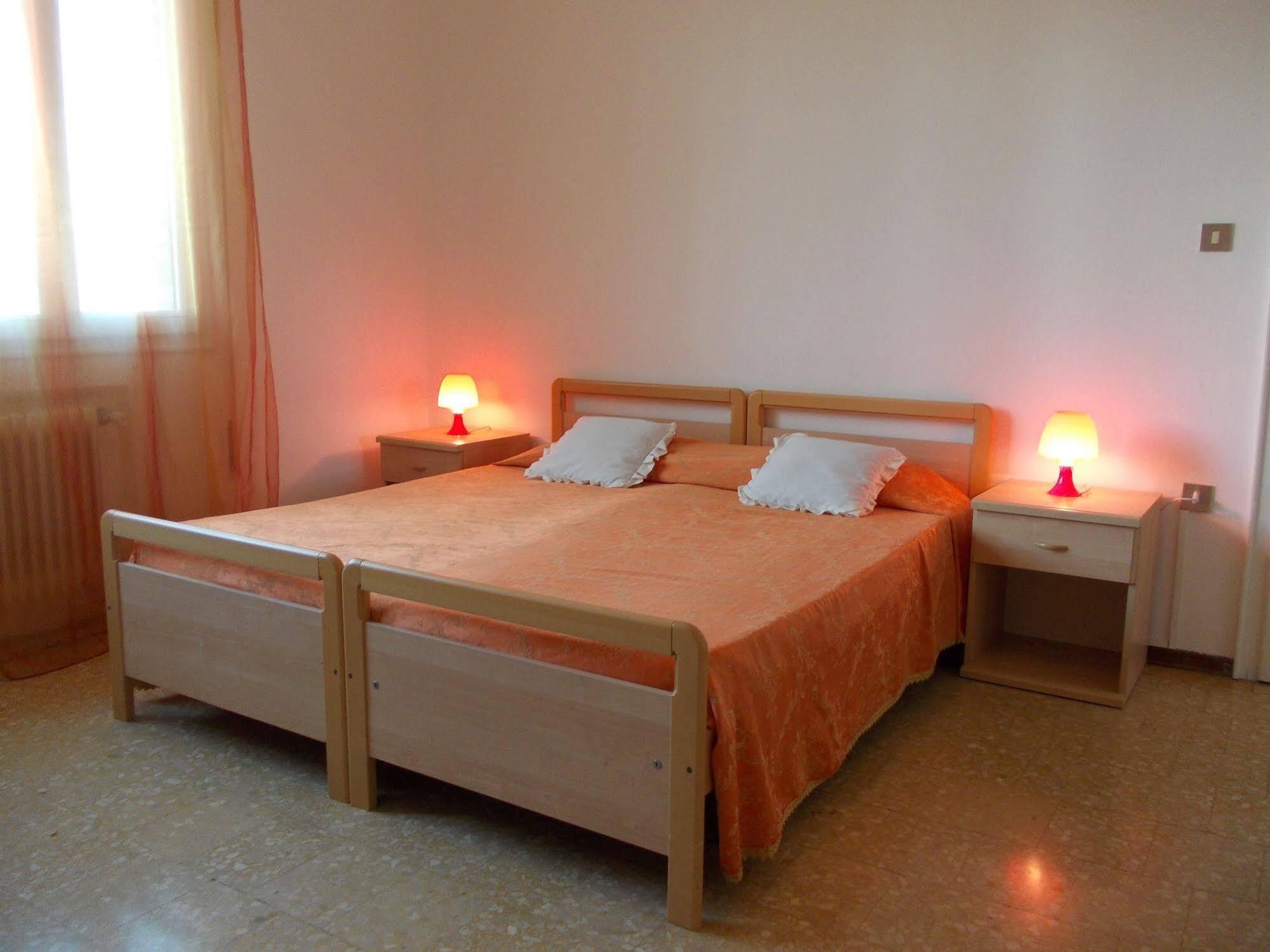 Travellers Lodge Bed & Rooms Тревизо Экстерьер фото